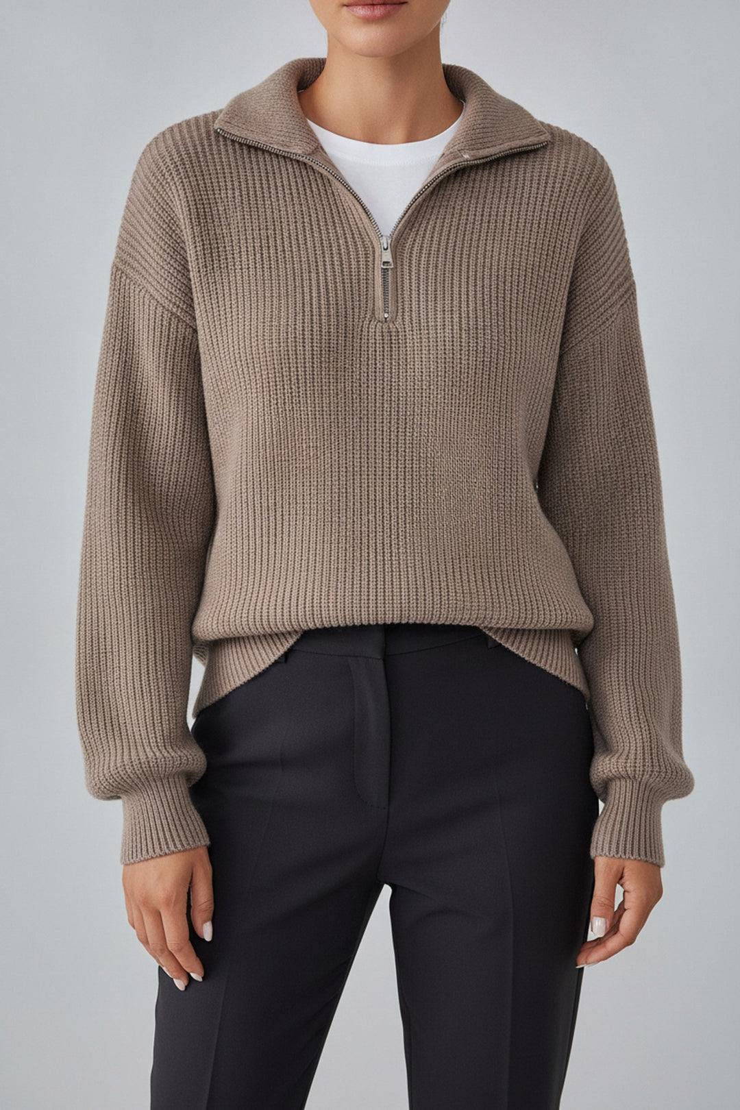 Ves – Pullover Damen in braun – am Model getragen