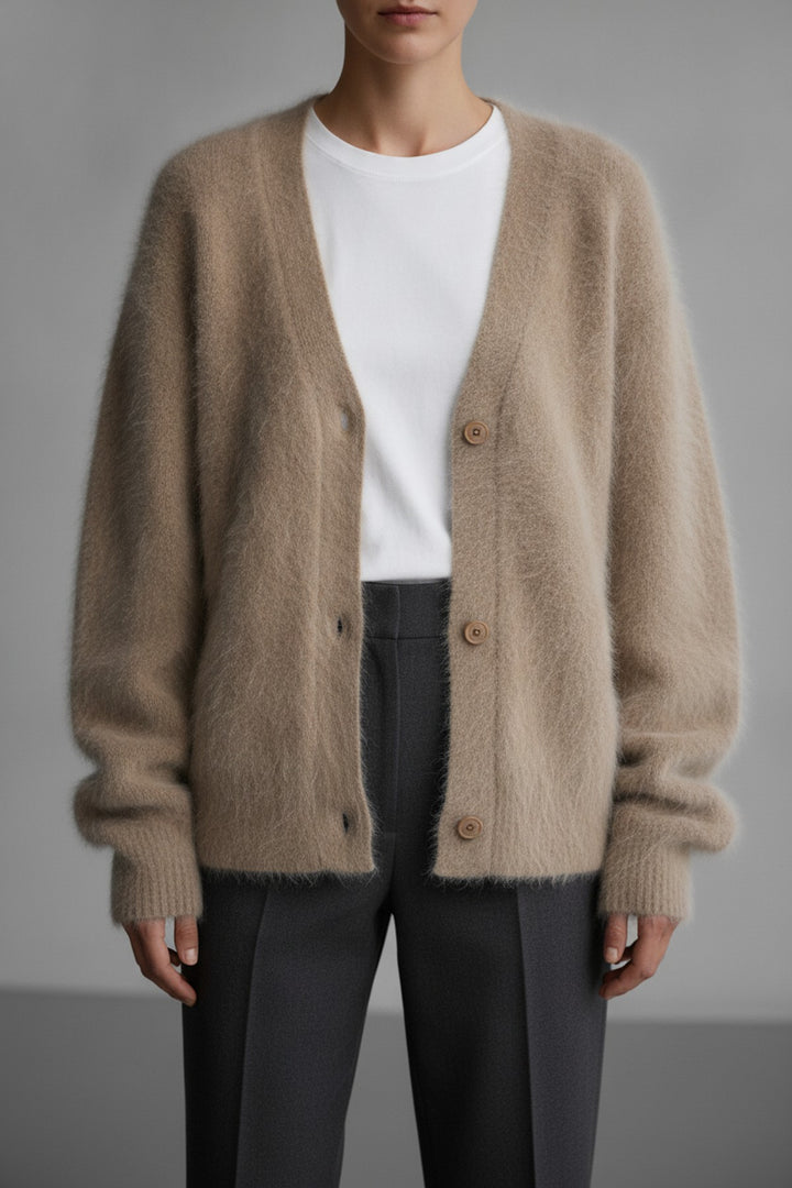 Nie – Strickjacken Damen in wüstenbeige – am Model getragen