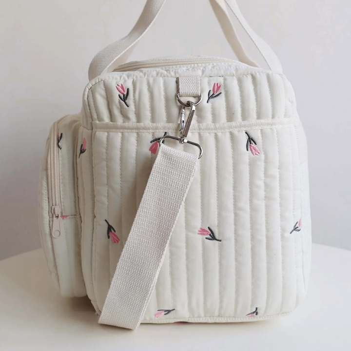 Willow Wickeltasche – Flache Rückseite mit Steckfach und Herzen-Print
