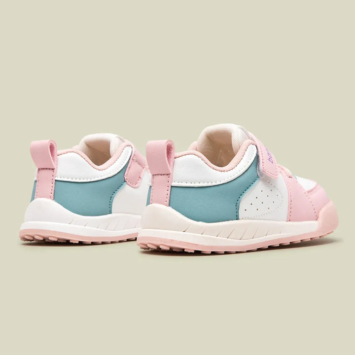 Rückansicht der rosa-blauen Kinder-Barfußschuhe – weiches Material und bequeme Passform