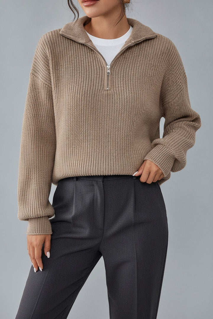 Ves – Pullover Damen in beige – am Model getragen