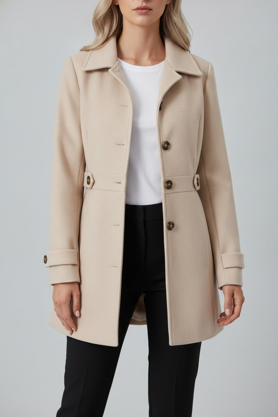 Tweed – Trenchcoats Damen in beige – am Model getragen