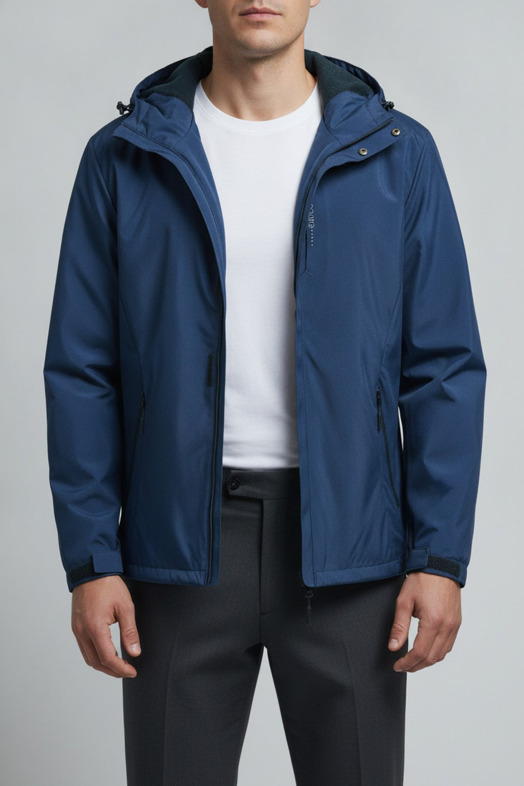 Ehp – Windbreaker in blau – am Model getragen
