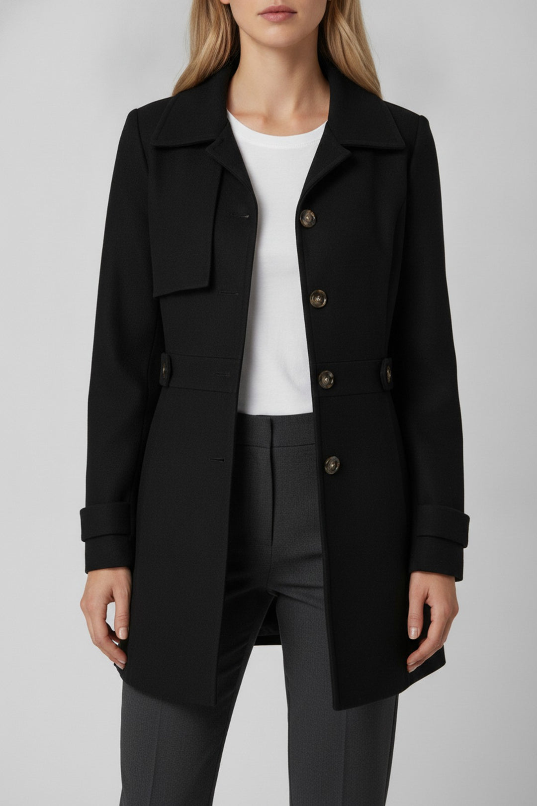 Tweed – Trenchcoats Damen in schwarz – am Model getragen