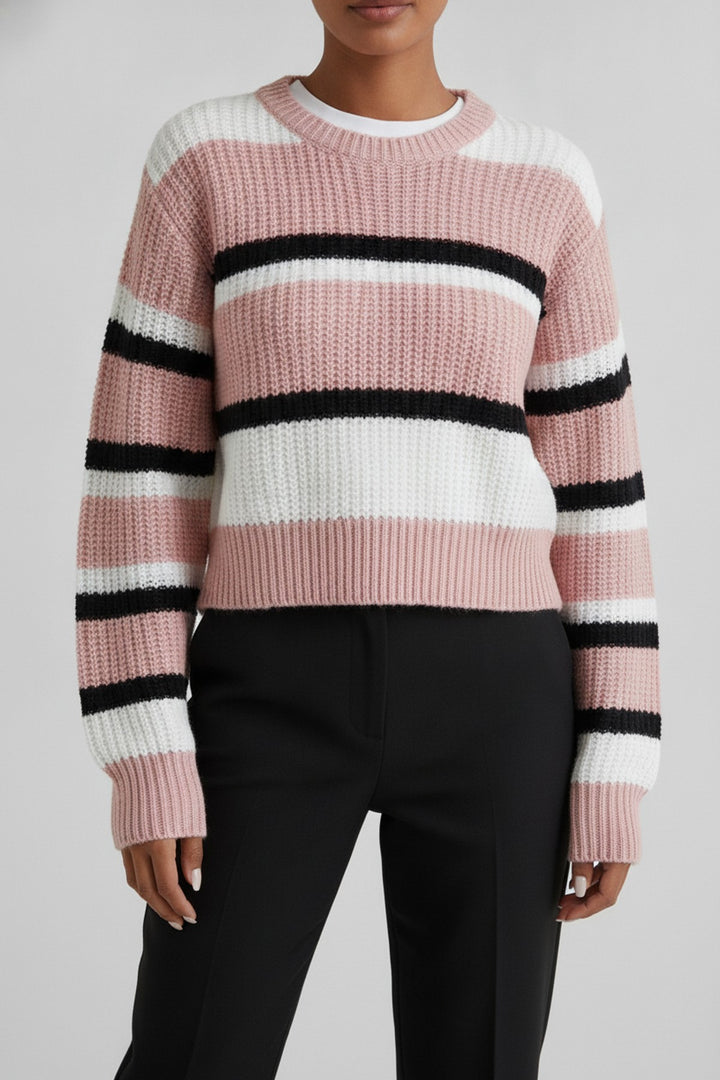 Ami – Pullover Damen in rosa – am Model getragen