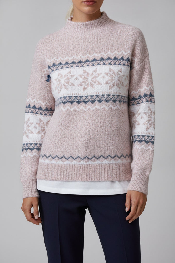 Nia – Pullover Damen in rosa – am Model getragen