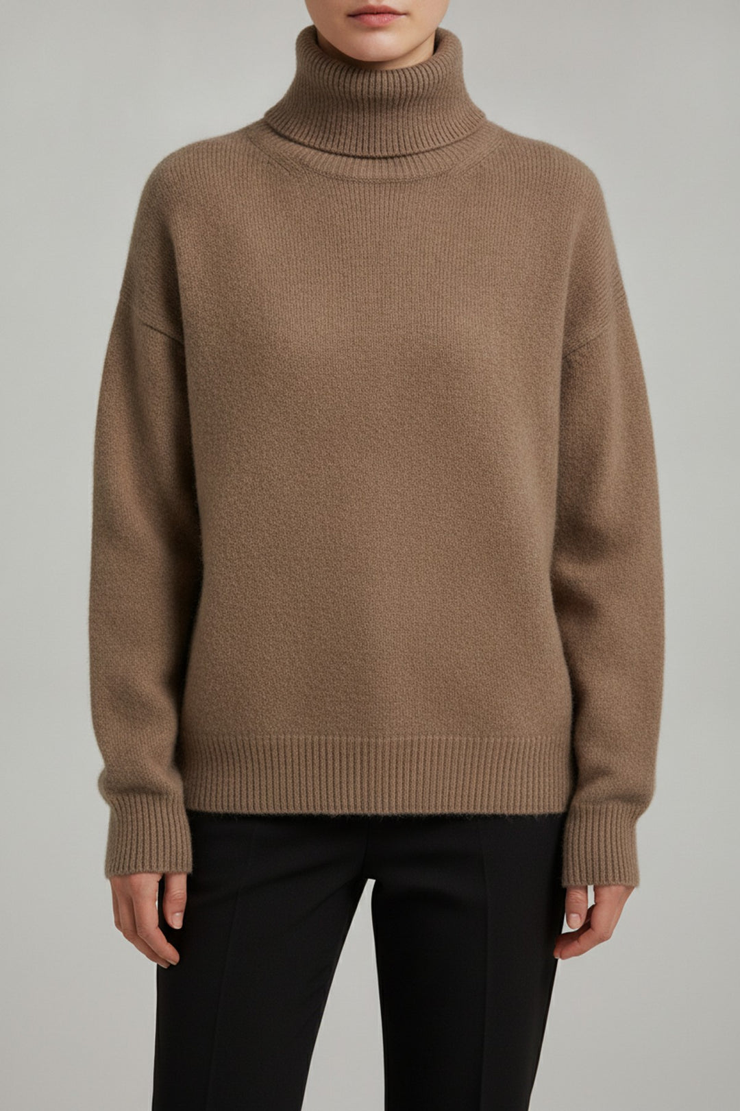 Ebi – Rollkragenpullover Damen in kaffee – am Model getragen