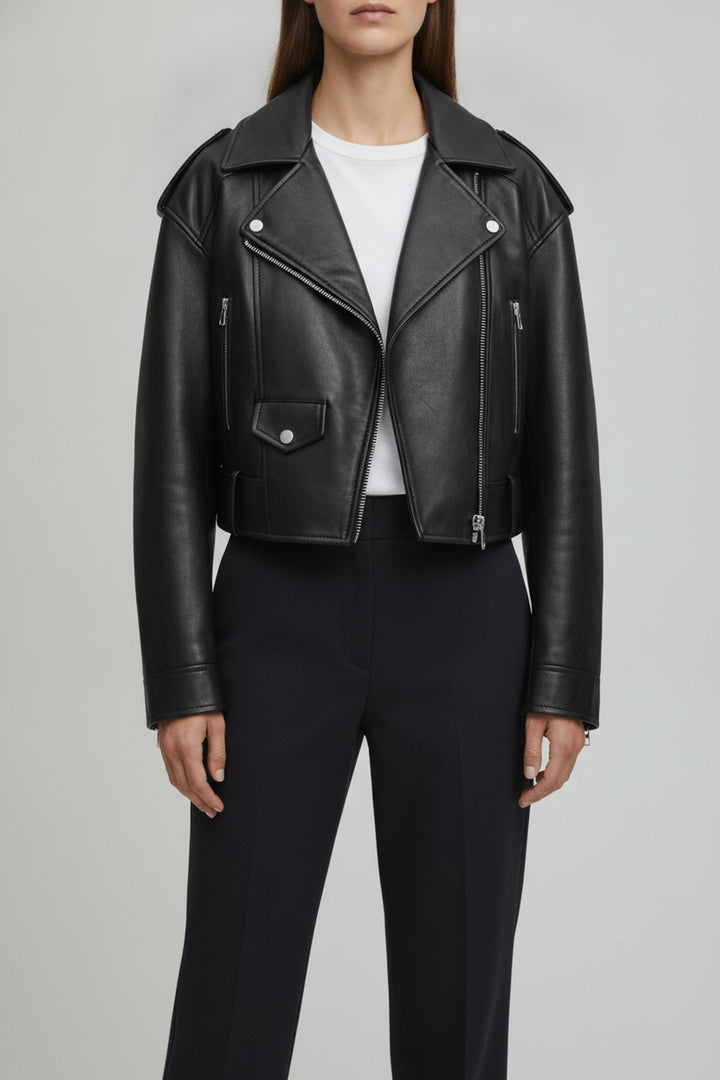 Greed – Bikerjacken Damen in schwarz – am Model getragen