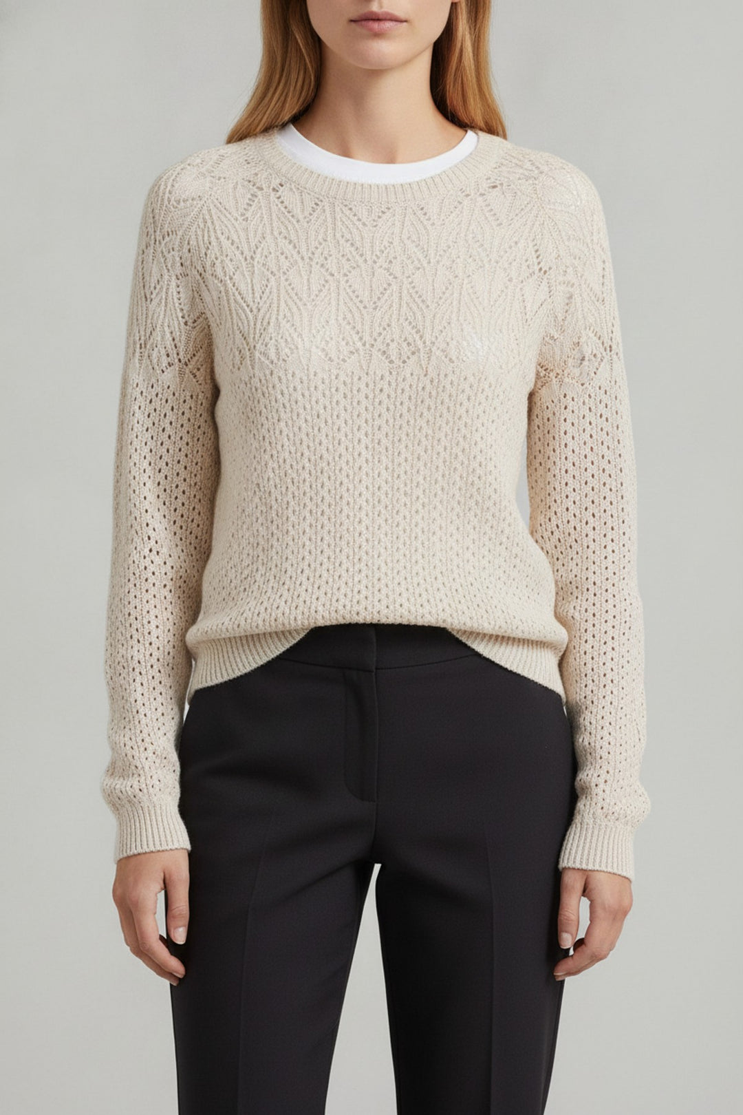 Flo – Pullover Damen in beige – am Model getragen