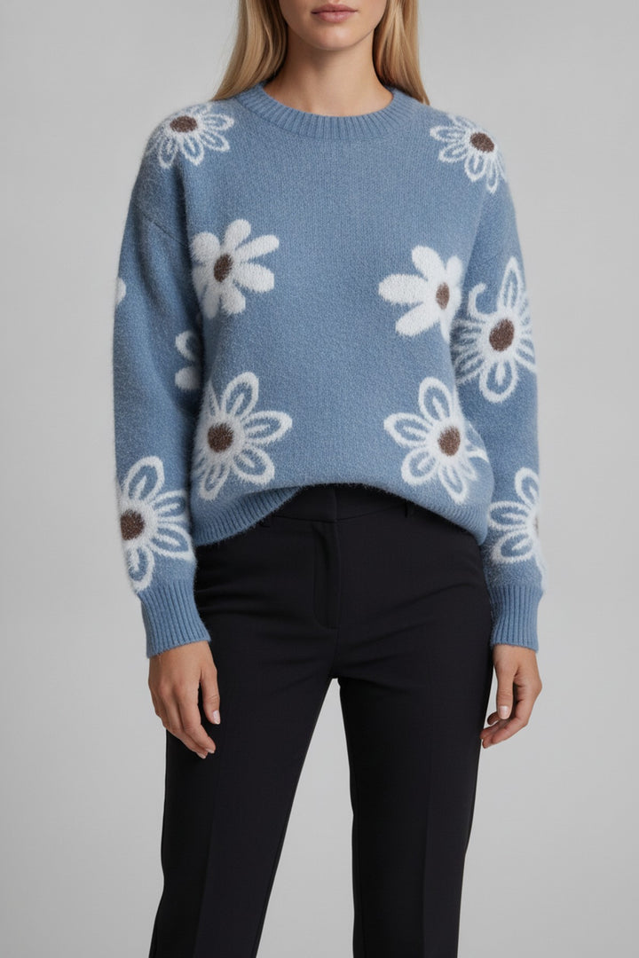 Cilly – Pullover Damen in blau – am Model getragen