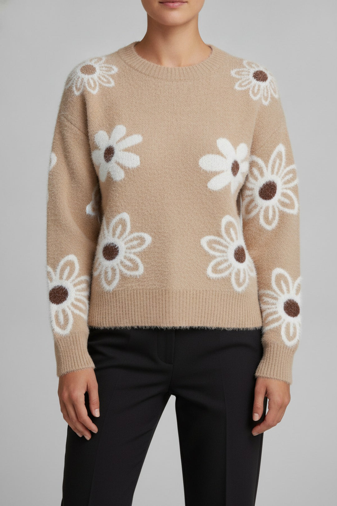 Cilly – Pullover Damen in beige – am Model getragen