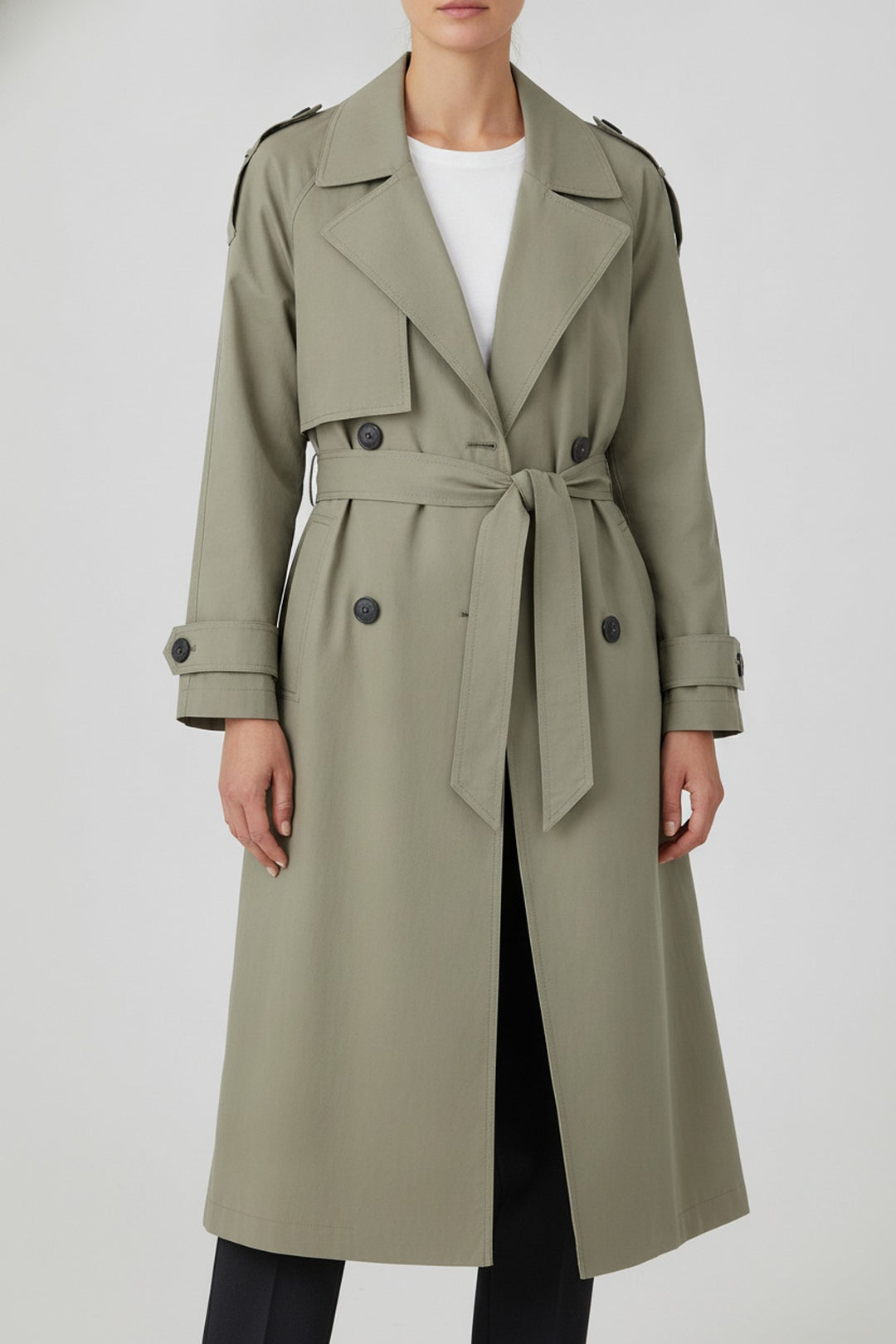Jana – Trenchcoats Damen in grün – am Model getragen