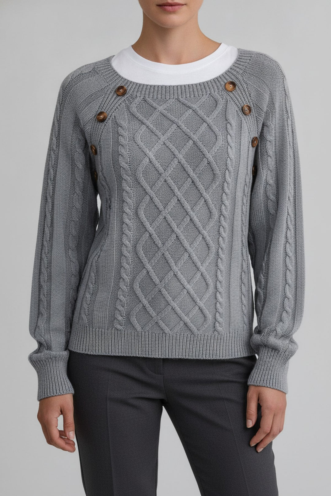 Gem – Pullover Damen in grau – am Model getragen