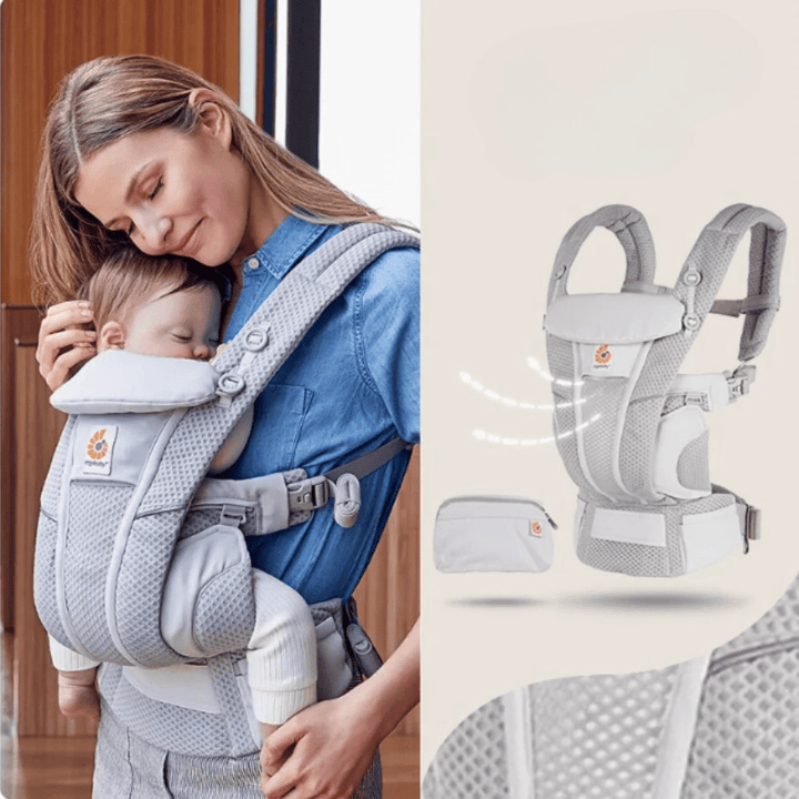 Mutter trägt Baby in hellgrauer ErgoKids 5 Trage (Outdoor)