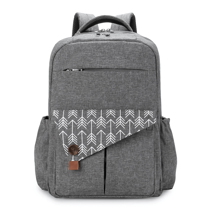 grauer wickelrucksack mit gemustertem frontfach