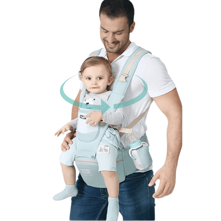 Mama mit Neugeborenem in Freya Babytrage mint – Bauchtrage innen