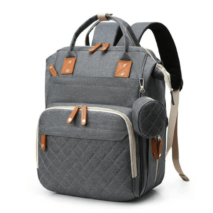 grauer quilted wickelrucksack frontansicht mit flaschentasche