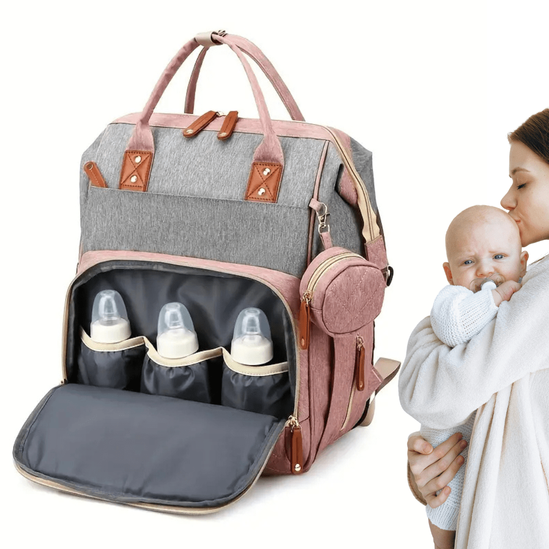 grauer wickelrucksack mutter traegt baby und rucksack