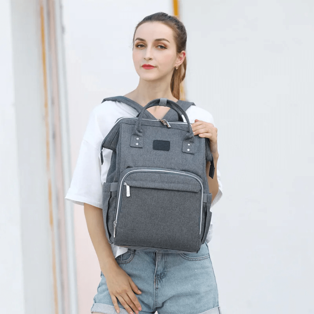 rueckansicht schwarzer rucksack gepolsterte traeger