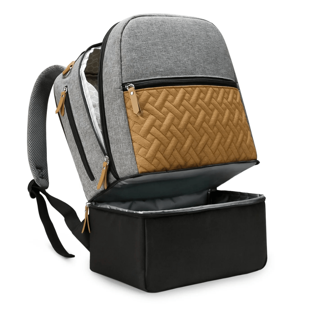 seitliche ansicht des rucksacks auf boden