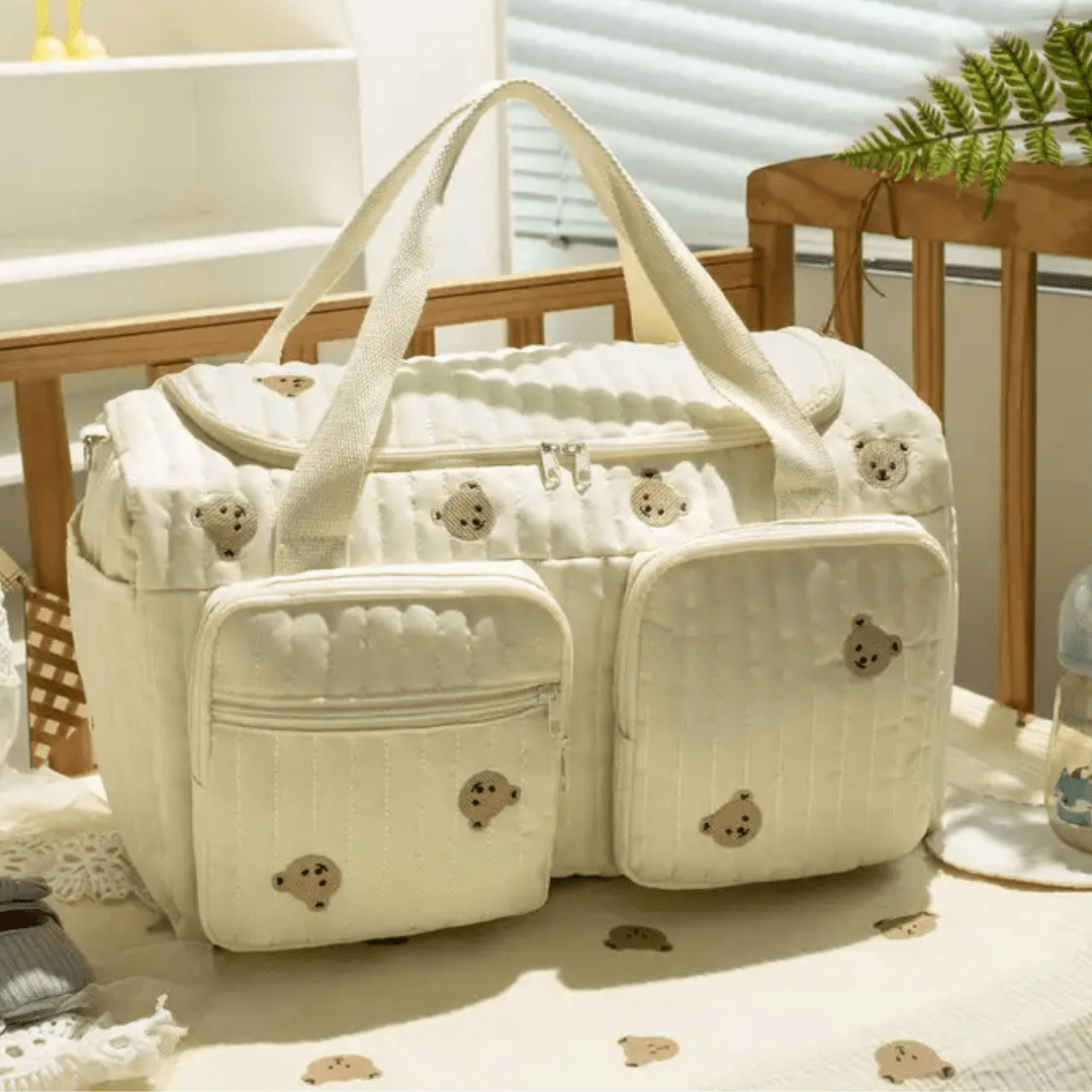 Zwei Willow Wickeltaschen auf Balkon – Groß & Mini Variante in Creme