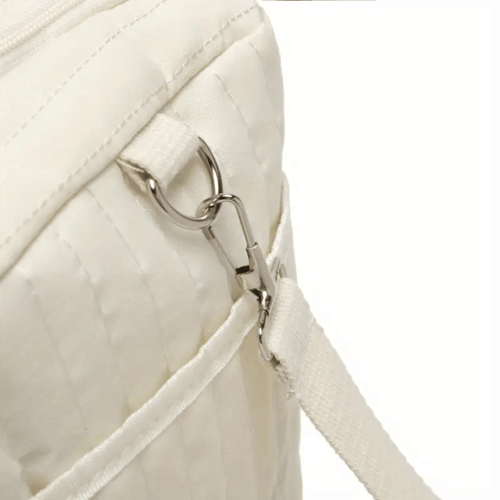 Detailaufnahme – Schultergurt mit Karabiner & Metall-D-Ring der Willow Bag