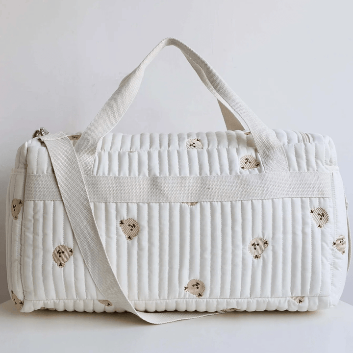 Willow Wickeltaschen-Set – Zwei Taschen auf Wickeltisch, natürliches Licht